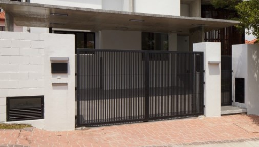 Ketika tetapkan untuk mendekorasi dan menata tampilan rumah 5 Warna Cat Pagar Rumah [Cara Dan Tips] Agar Rumah Tampak Cantik